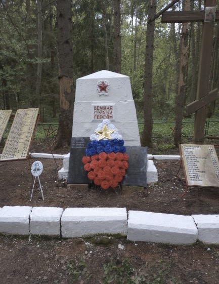 Воинское кладбище, где похоронены воины Советской Армии, погибшие в период Великой Отечественной войны.